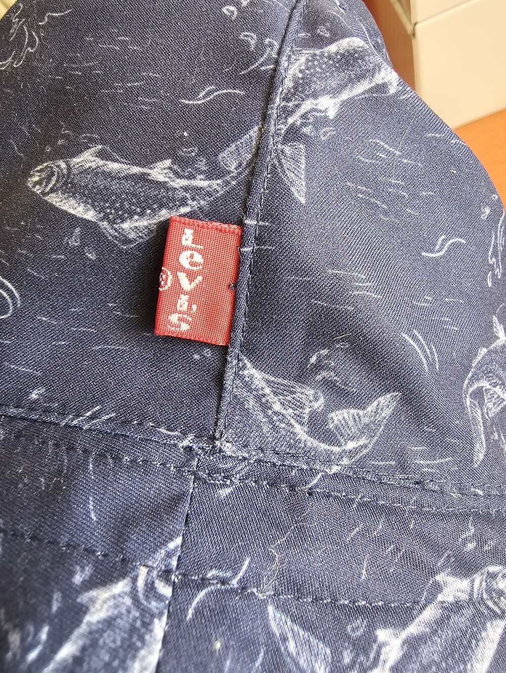 Levi's Bucket Hat- Fish Design - Picture 3 of 8